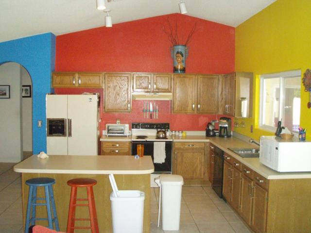 Ugly House Photos » Blog Archive » Crazy Kitchen Colors
