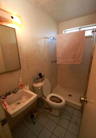gross dirty ugly bathroom toilet disgusting messy poor bad home staging Mesa Arizona house for sale