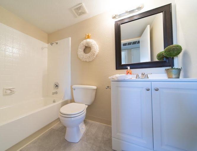 before after remodeling project renovation bathroom Mesa Arizona homes houses for sale real estate photo fix-n-flip