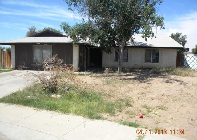 ugly curb appeal front yard short sale Peoria Arizona home house real estate photo