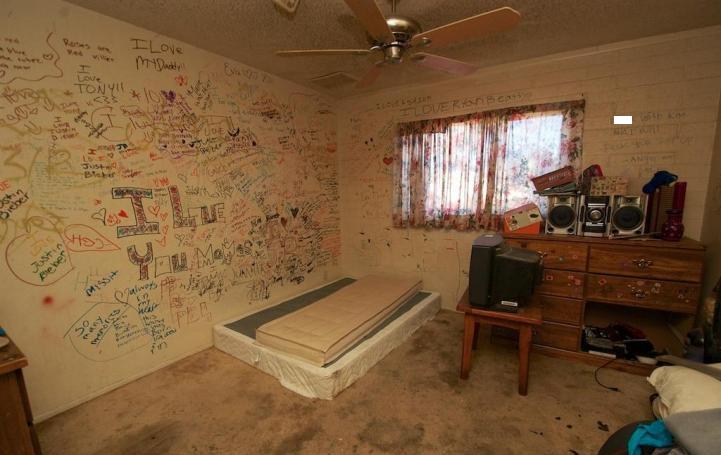 graffiti I love Justin Bieber written on bedroom wall cluttered messy poor bad home staging Mesa Arizona house for sale