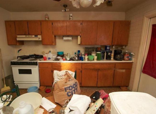 cluttered messy kitchen cabinets too much stuff on counters poor bad home staging Mesa Arizona house for sale