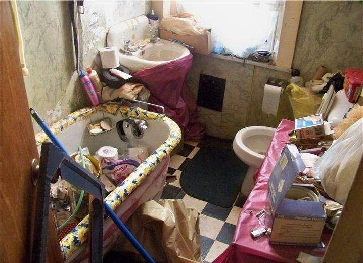 very messy cluttered junk chaotic bathroom poor bad home staging Philadelphia Pennsylvania house for sale photo hoarding