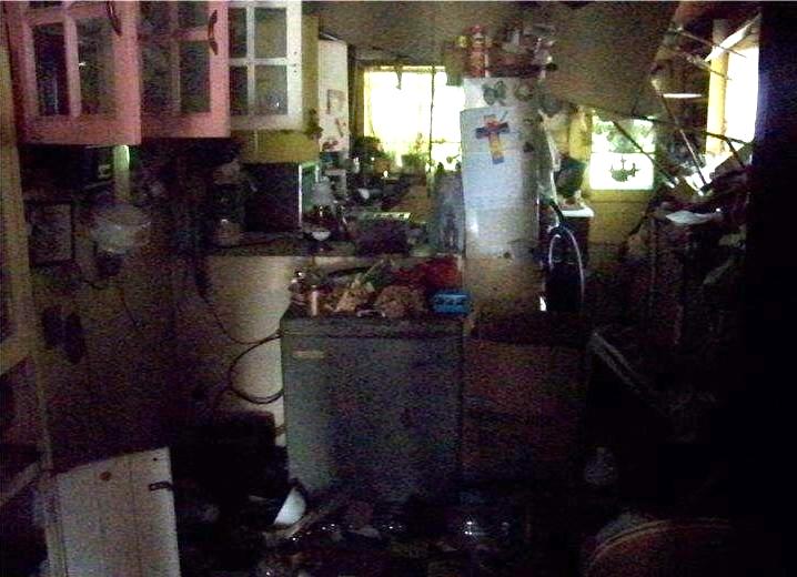 very messy cluttered junk chaotic kitchen poor bad home staging Philadelphia Pennsylvania house for sale photo hoarding