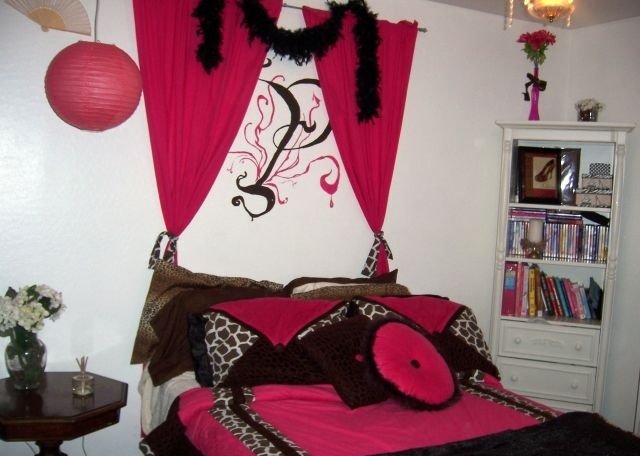 ugly décor pink curtains bedroom black feather boa Phoenix Arizona home house for sale photo