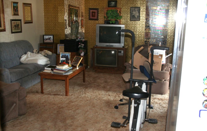 cluttered disorganized living room poor bad home staging Phoenix Arizona house for sale