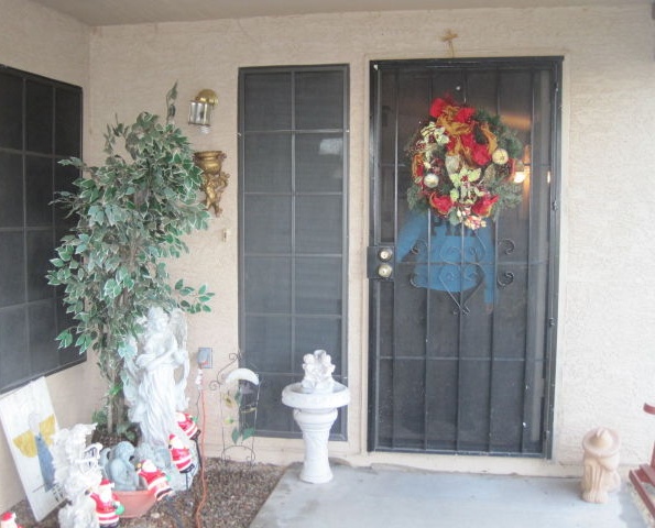 woman person in real estate photo picture Santa lights Glendale Arizona home house for sale