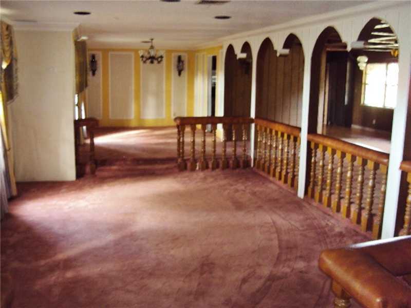 outdated ugly décor carpet living room banisters Dade City Florida home house for sale photo