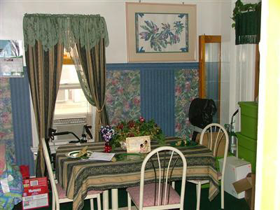 tacky ugly décor wallpaper dining room poor home staging Dayton Ohio house photo