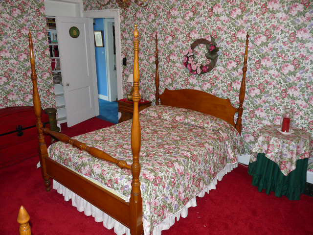 ugly hideous gaudy too much floral wallpaper bedspread bedroom Owensboro Kentucky home