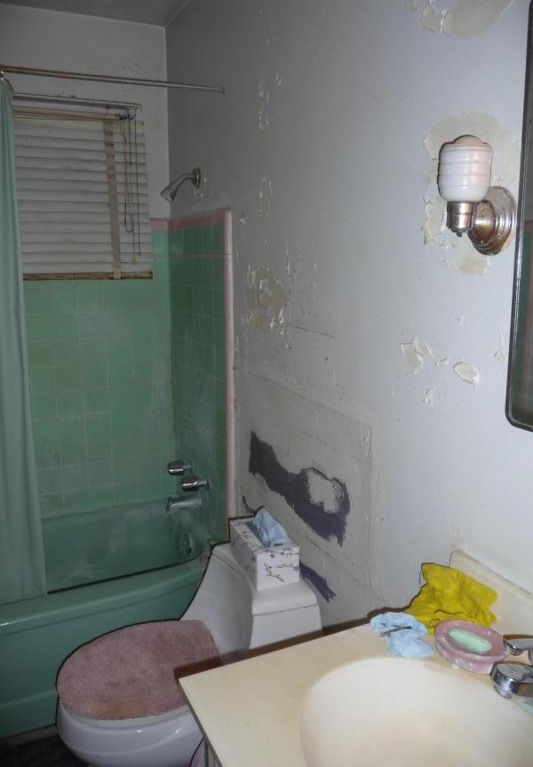 cluttered messy disorganized bathroom vinyl floor wall peeling missing poor bad home staging Phoenix Arizona house for sale photo